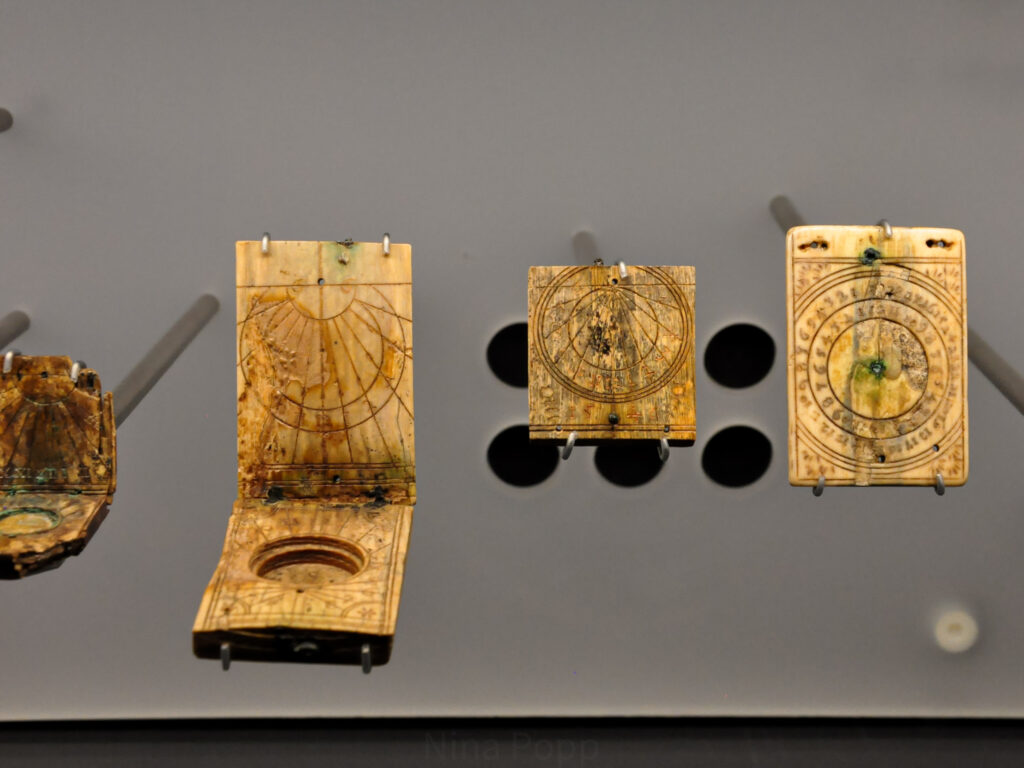 Taschensonnenuhren aus dem 17. Jahrhundert.